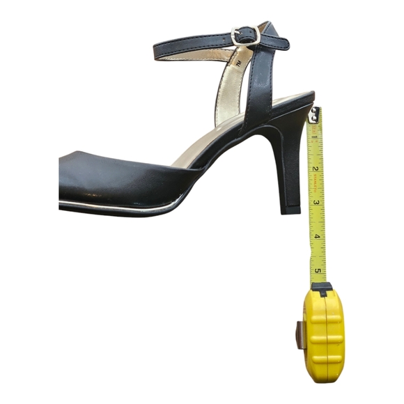 Bandolino black dress heel with gold trim - size 7 - Picture 3 of 6